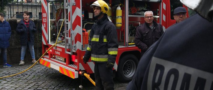 Bombeiros das Taipas combateram incêndio urbano em Caldelas